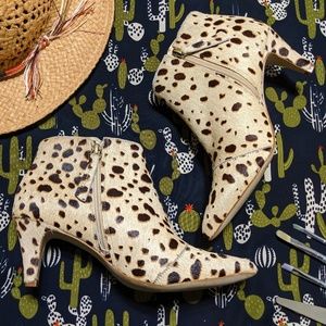 Matisse Calf Hair Leopard Print Booties EUC
